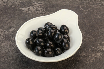 Black olives in the bowl