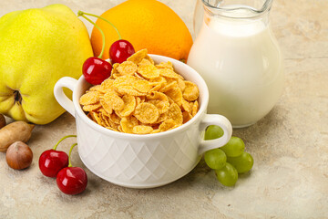Breakfast with corn flakes and milk