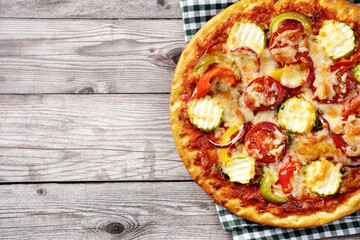 Obraz na płótnie Canvas Close up of healthy and delicious vegetarian pizza