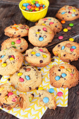 Leckere Kekse mit Schokolinsen