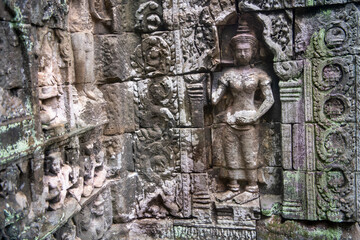 Fototapeta na wymiar Та Prohm is the largest temple, it rains in the rainy season.(Cambodia, 04.10. 2019).