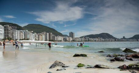 Fototapeta premium Citizens are preparing to go boating. Copacabana Fort