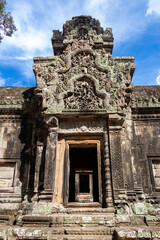 Porte d'un temple à Angkor, Cambodge