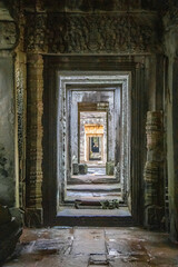 Fototapeta na wymiar Porte de temple à Angkor, Cambodge
