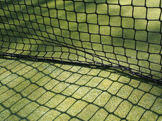 Red en primer plano y su sombra. © Maria