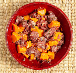 Cane seca com abóbora