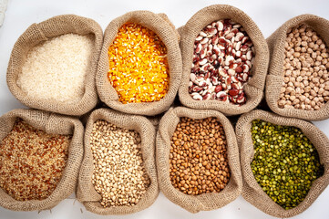 Sacos de cereais  grão cru