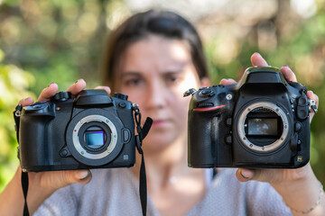 Mirrorless camera versus DSLR camera