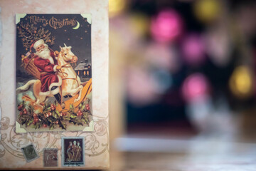 Caja Navideña de Regalo color Beige y café con Ilustración de Santa Claus 