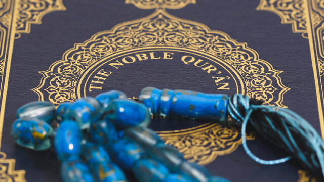 Quran cover with gold islamic pattern