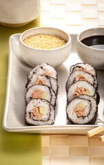 Shushi com sardinhas