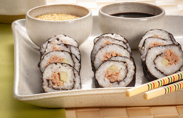 Shushi com sardinhas