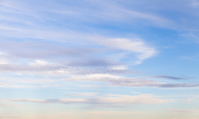 Obraz premium White clouds in blue sky, background photo texture