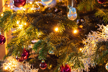 Obraz na płótnie Canvas A real pine christmas tree lights and decoration