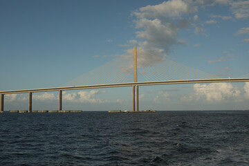 Fototapeta premium Passing under a bridge in the ocean