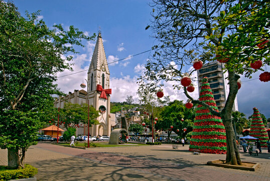 Igreja na pra&ccedil;a, Teres&oacute;polis. Rio de Janeiro