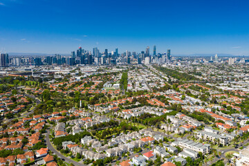 Fototapeta premium Aerial photo of Melbourne CBD and luxury homes