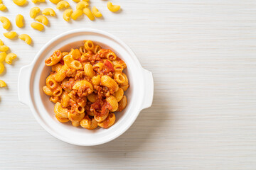 macaroni with tomatoes sauce and mince pork