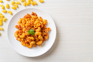 macaroni with tomatoes sauce and mince pork