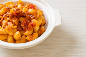 macaroni with tomatoes sauce and mince pork
