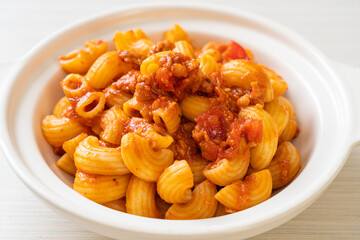 macaroni with tomatoes sauce and mince pork