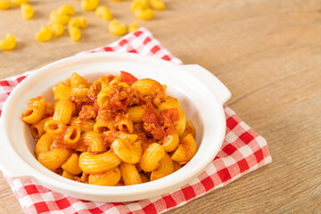 macaroni with tomatoes sauce and mince pork