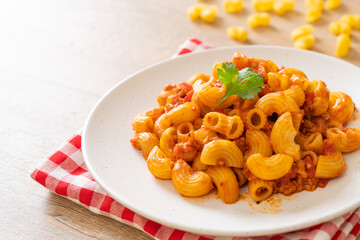 macaroni with tomatoes sauce and mince pork