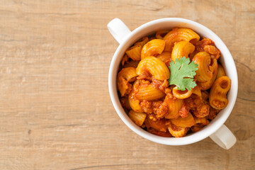 macaroni with tomatoes sauce and mince pork
