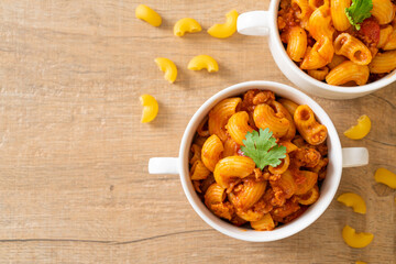macaroni with tomatoes sauce and mince pork