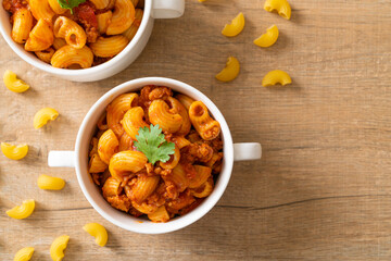 macaroni with tomatoes sauce and mince pork