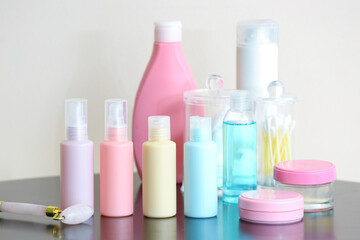 Travel cosmetics kit and quartz face roller on table