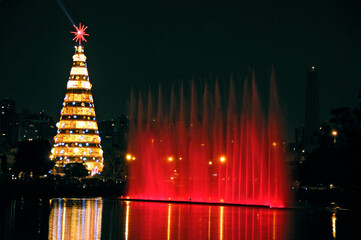 Árvore de natal no Parque do Ibirapuera. São Paulo