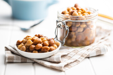 Mix of legume beans and chickpeas with sauce.