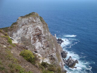 view from the top of a cliff to the sea