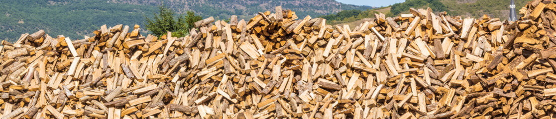 Tas de bois de chauffage 