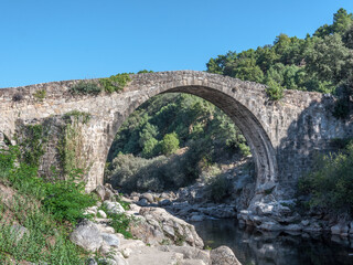 Garganta de Alardos. Roman bridge over the canyon of the Alardos river in Madrigal de la Vera,...