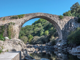 Fototapeta na wymiar Gorge of the Alardos river in Madrigal de la Vera, Caceres. Stone arched bridge in Extremadura, Spain