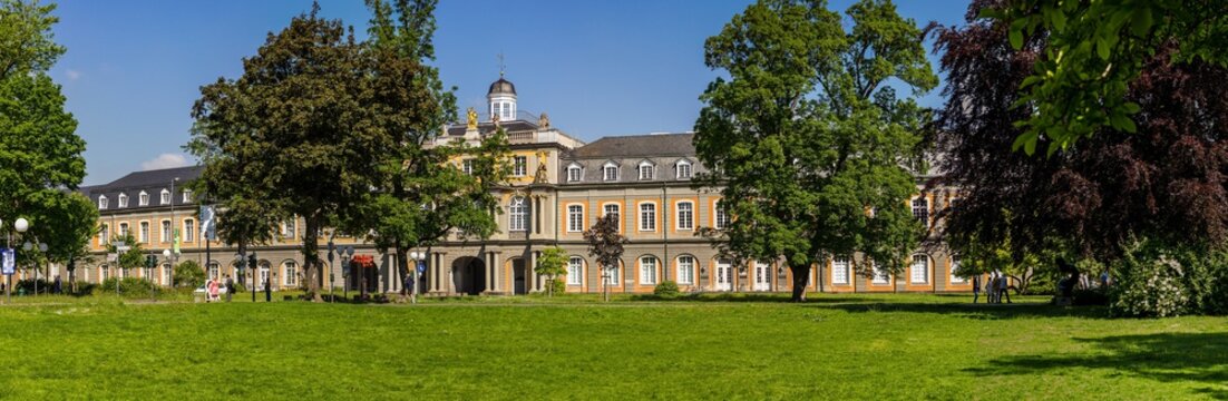 Bonn Koblenzer Tor im Sommer