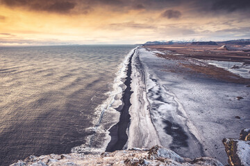 La Spiaggia nera infinita al tramonto, Islanda