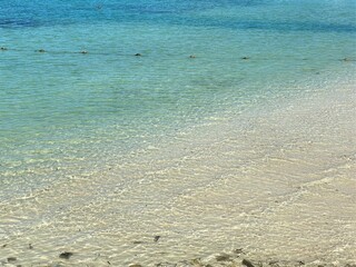 穏やかに打ち寄せる波