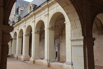 Fototapeta na wymiar cloister at the former toussaint abbey in angers (france)