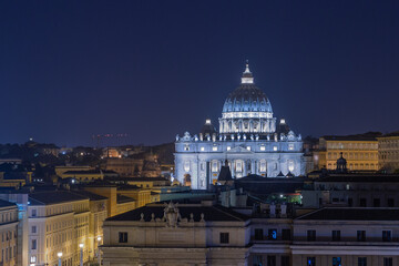 Fototapeta premium St. Peter Papal Basilica brightly illuminated at night, Vatican