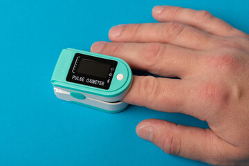 Finger in the blood oxygen meter. Device for measuring pulse and blood oxygen level.