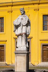 Obraz premium Statue in front of Saint Michael Church, Osijek,Croatia