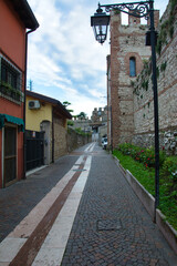 Alte Stadt in Italien blauer Himmel