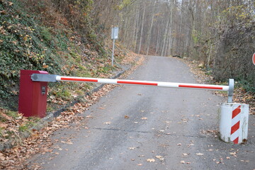 Schranke im Wald