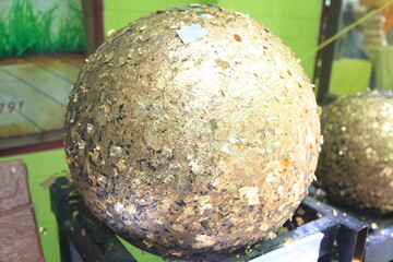 Luk Nimit was covered with gold leaf