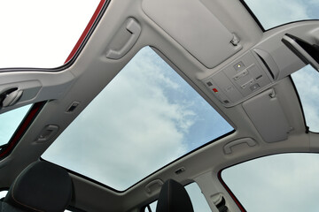 Panoramic sunroof in a passenger car