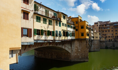 Fototapeta na wymiar Close shot of Ponte Vecchio over Arno river in Florence