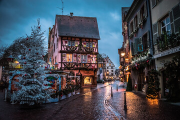 Colmar center at Christmas illuminated and decorated at night - obrazy, fototapety, plakaty